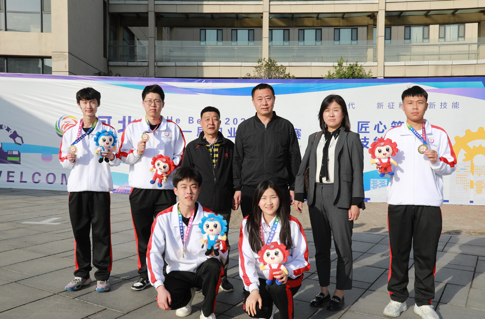 我院师生在河北省第一届职业技能大赛上摘金夺银